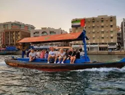 Dubai: Old Town Guided Sightseeing Tour + Food & Drinks